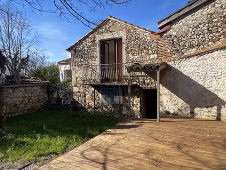 charmante maison en pierre au cœur du centre historique de penne-d’agenais  avec une vue i
