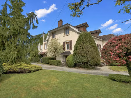 maison familiale avec 2 appartements  grand garage et beau terrain