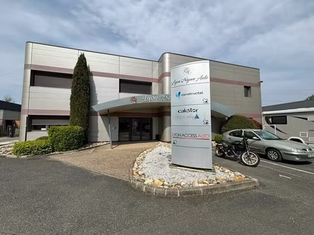 location commerce 90 m² à miribel (01700)