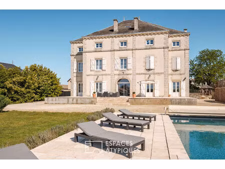 ancien pensionnat réhabilité avec piscine au sud de poitiers