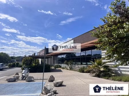 location local commercial 720m² le cres 34920