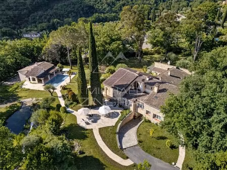 a charming  fully renovated estate in the heart of the countryside with id 2786990932