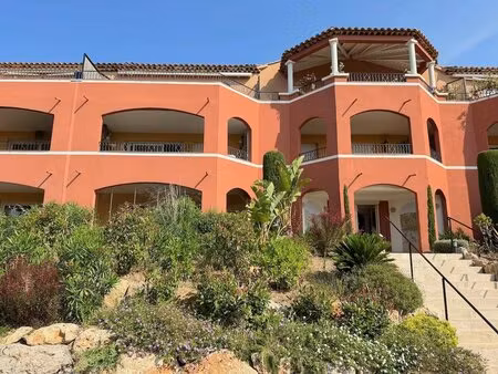 roquebrune-sur-argens | appart t-3 avec loggia donnant sur un beau jardin.