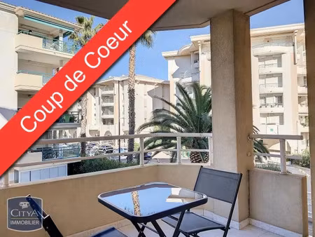 appartement à louer 1 pièce 25 m² - fréjus (83) - 690€