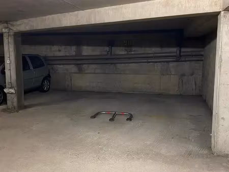 parking à louer 9 m² - rouen (76) - 111€