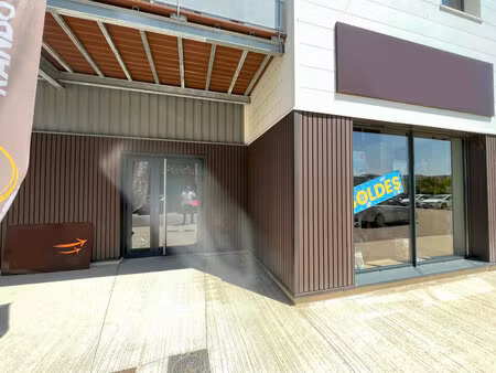 location local commercial 118m² genay 69730