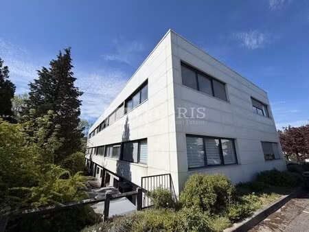 location local professionnel 340m² champagne au mont d or 69410