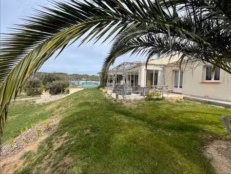 maison +-141m² habitables (+- 265m² au total)   4 ch en suite  piscine chauffée   vue impr
