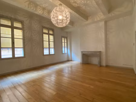 à louer - appartement duplex 4 pièces de standing dans un ancien hôtel particulier