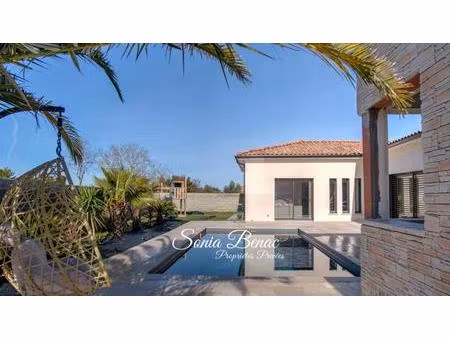 villa comtemporaine de plain pied - t5 - piscine - pool house - double garage - carbonne