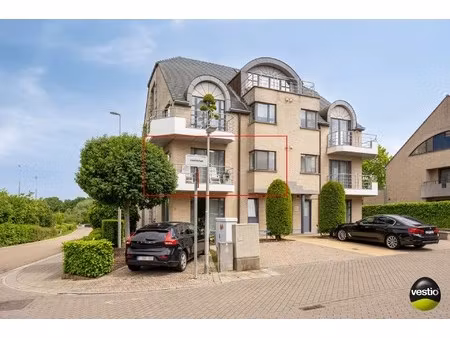 aangenaam  lichtrijk hoekappartement met 2 slaapkamers en parking in de heilig-hartwijk