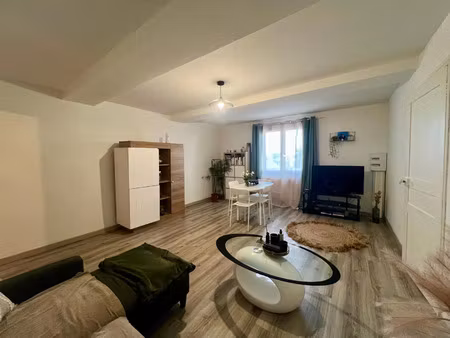 location appartement 2 pièces 47 m² à solliès-ville (83210)