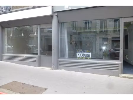location commerce 4 pièces 110 m² à le puy-en-velay (43000)