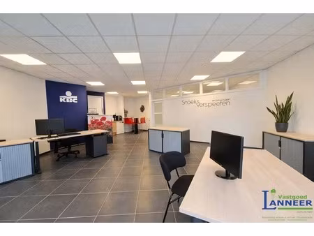 commercieel kantoor (82m²) met grote visibiliteit te herne