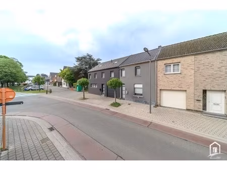instapklare gezinswoning op centrale locatie in nieuwerkerken