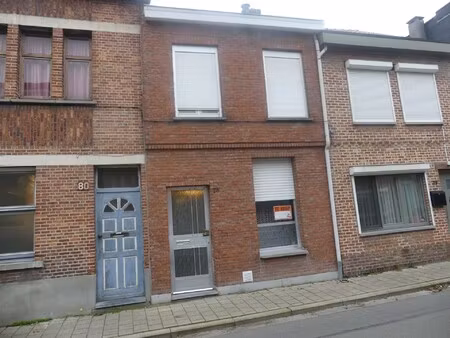 te renoveren woning gelegen nabij het water!