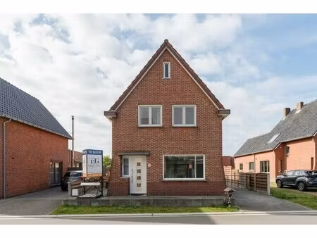 leuke op te frissen woning 3 slk woning in een doodlopende straat!