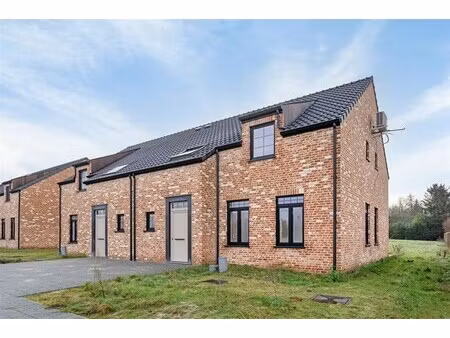 instapklare nieuwbouwwoning op ruim perceel met 3 slk