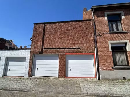 afgesloten garagebox op gunstige ligging te koop