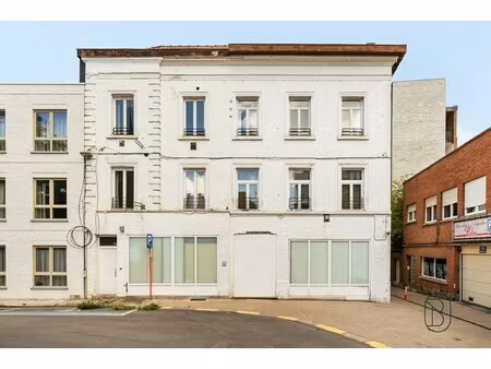 handelspand + 2 gerenoveerde appartementen hartje kortrijk