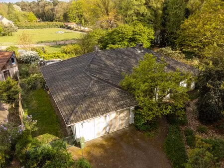ruime te renoveren gelijkvloerse villa met vrij uitzicht
