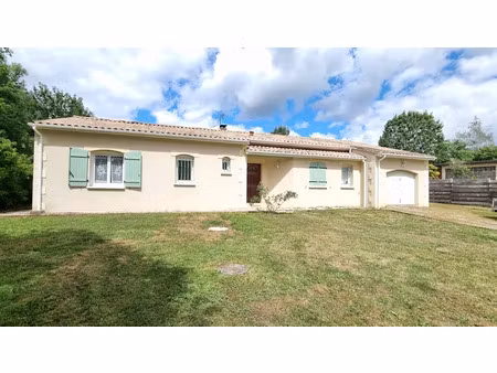 vente maison 4 pièces 116 m² à nontron (24300)  221 000 €