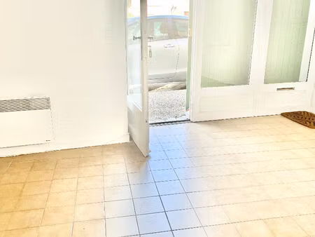location local professionnel 46m²