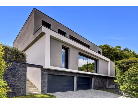 ceyrat – maison d’architecte contemporaine avec piscine et vue exceptionnelle