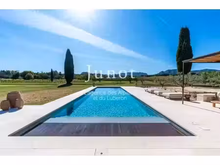 prestigieuse maison de campagne de 400 m2 en location eygalières  provence-alpes-côte d'az