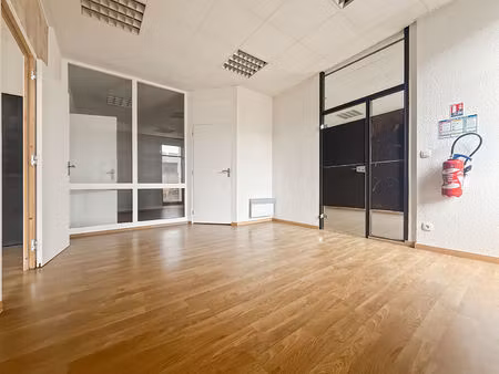 local / bureaux / cabinet médical ? 72 m² ? mérignac (parc bourran)
