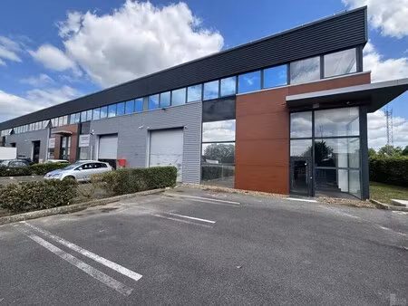 location entrepôt mitry mory 77290 679m²