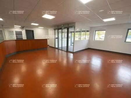 location local d’activités la meziere 35520 3260m²