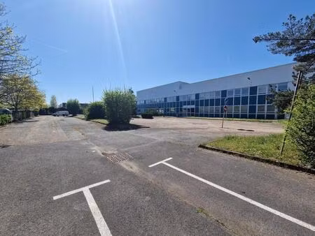 location local d'activités 4 500 m²