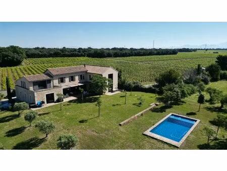 mas contemporain rénové à châteauneuf-du-pape piscine & terrain clos de 1 ha une demeure..