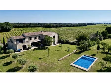 mas contemporain rénové prestations de qualité - piscine & terrain clos de 1 ha
