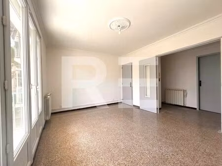appartement de 56 m2  3 pieces avec balcon proche des 7 collines