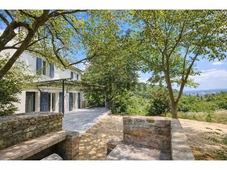 maison en pierre rénovée totalement sur 3200m2 de terrain avec vue dominante