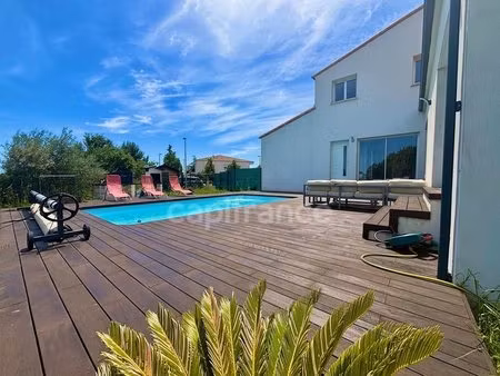 codognan(30)  à vendre villa contemporaine p7 de 147m2  terrain 645 m2  garage  piscine ..