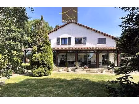 vente maison à bressuire (79300) : à vendre / 216m² bressuire