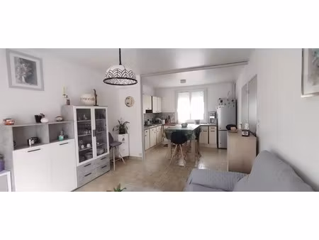 maison mitoyenne sur 2 niveaux 3 chambres + cellier-buanderie av