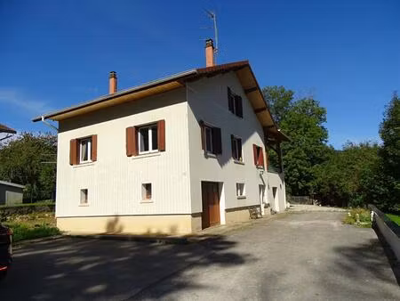 maison individuelle de 181m² avec petite habitation en dépendance