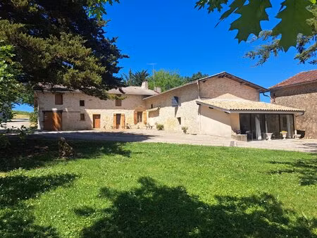 propriété avec 2 habitations  dépendances et plus de 5 hectares