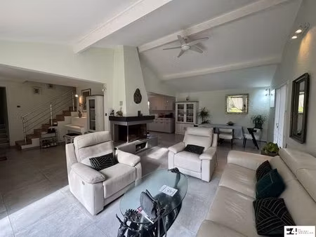 maison - 156.5m ²