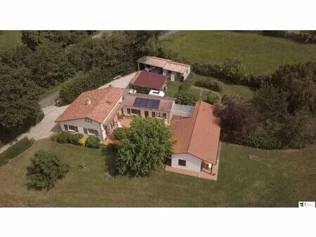 maison - 214m ²