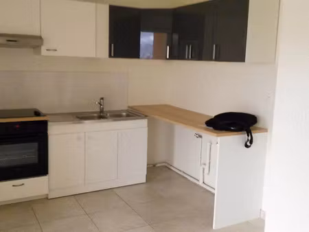 location appartement 3 pièces 65m2 voiron 38500 - 850 € - surface privée