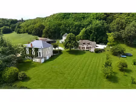 propriété de charme en pleine nature avec gîte et dépendances