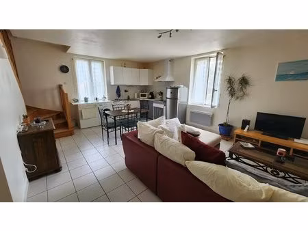 exclusivité nay  a vendre appartement t3 duplex 48 99 m² au 1er étage  vendu loué