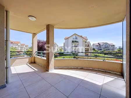 appartement t5 de 128m2 avec balcons  cave et garage double!