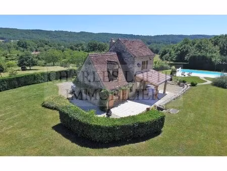 charmante maison en pierre avec piscine  sur un terrain de 3800