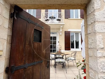 belle maison de village spacieuse avec cour intérieure